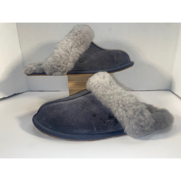 UGG Women's Size 7 Gray Suede Leather Shearling Lined Scuff Slippers SMALL STAIN - Picture 1 of 8